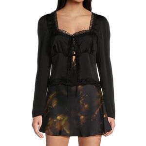 Gianni Bini XL
Callie Satin Lace Trim Tie Front Square Neck Long Sleeve Blouse